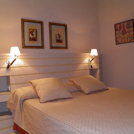 St. Jordi Comtal Apartmán *