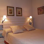 St. Jordi Comtal Apartmán *